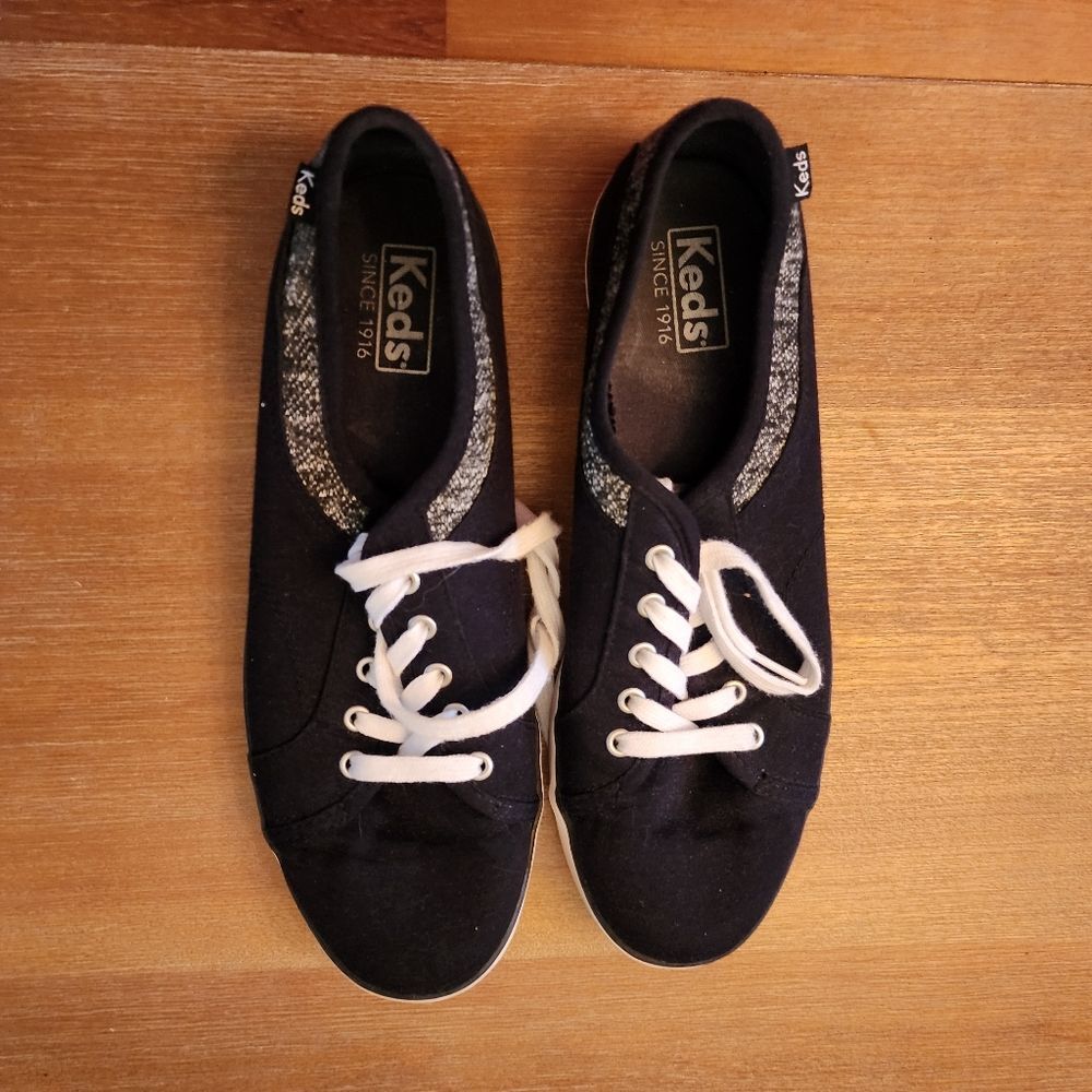 Keds size 9 slip on tennis shoes
